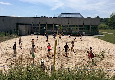 Sommer, Sonne, Sand und Volleyball
